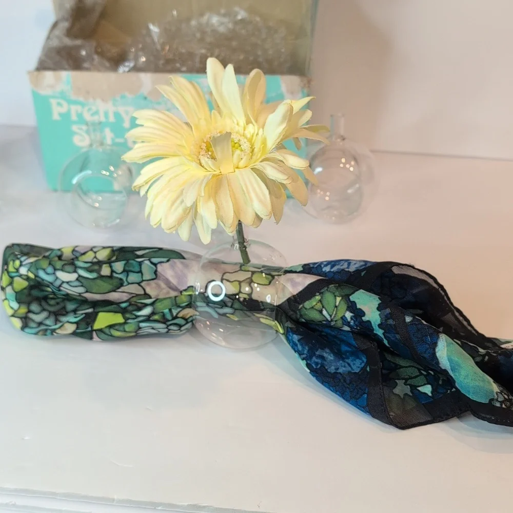 Pretty Set-up Hand Blown Glass Vintage Napkin Rings Flower Vase Set 4